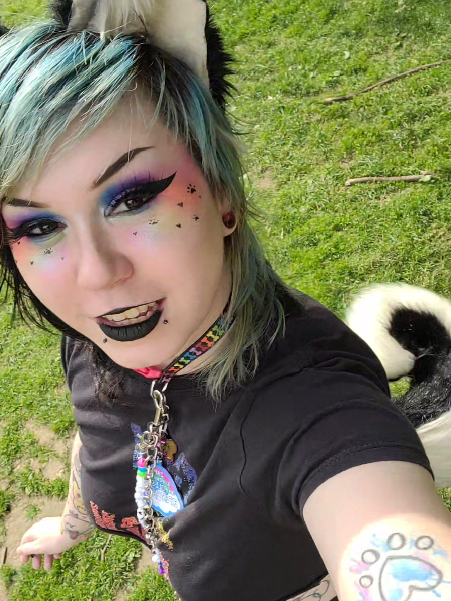 @Rainbow🏳️🌈Artist/Streamer🍃