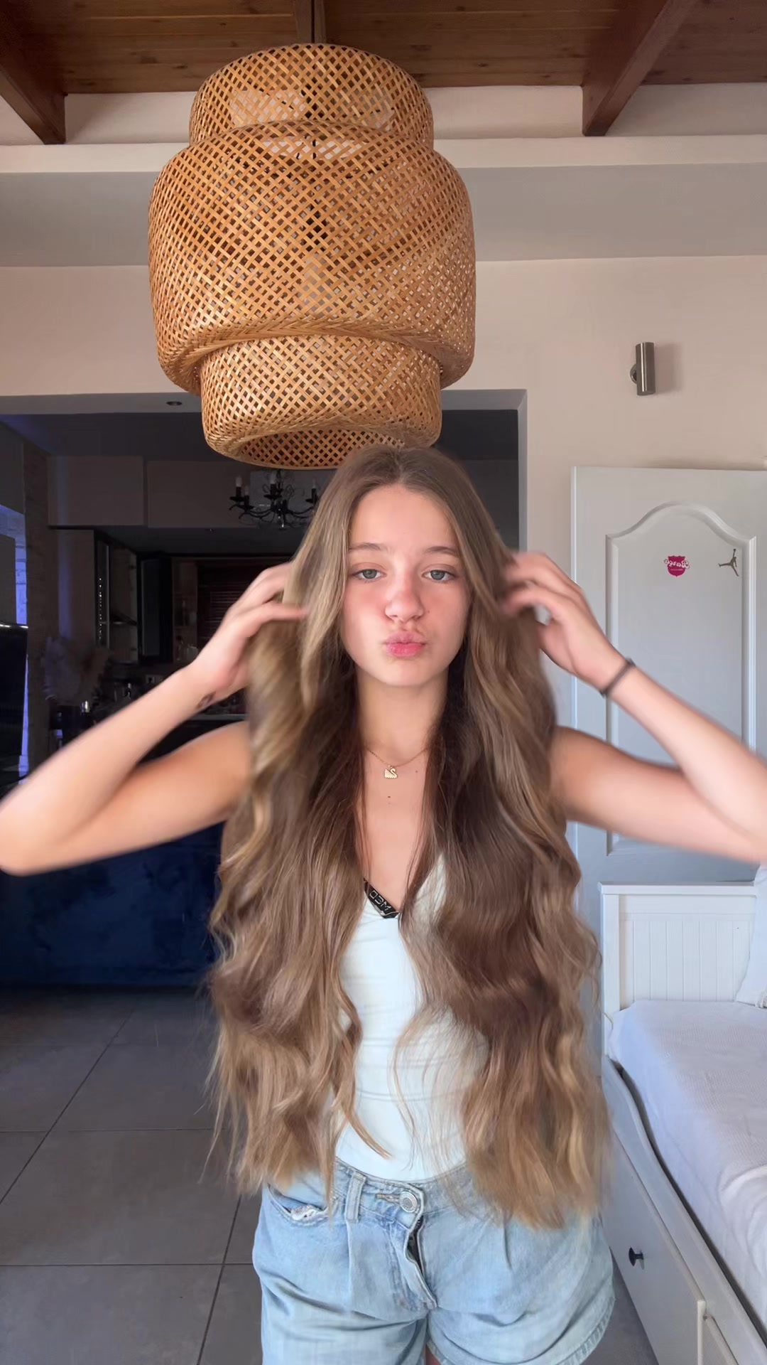 @Bella