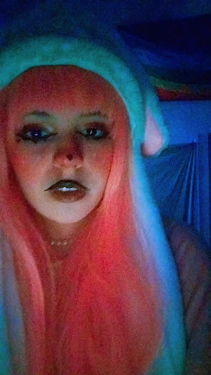 @🔥,🐛,🏳️⚧️,🩸,🐇