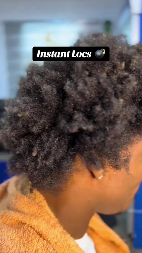 @FEMALE BARBER/LOCTICIAN IN LAG
