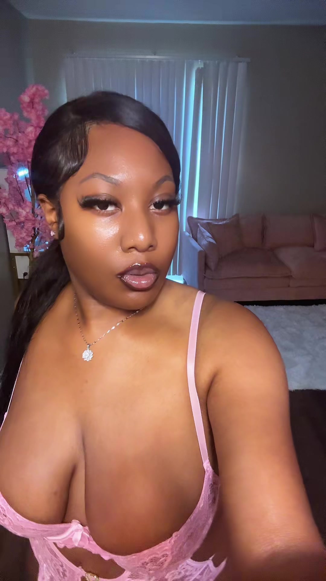 @nicoleee_