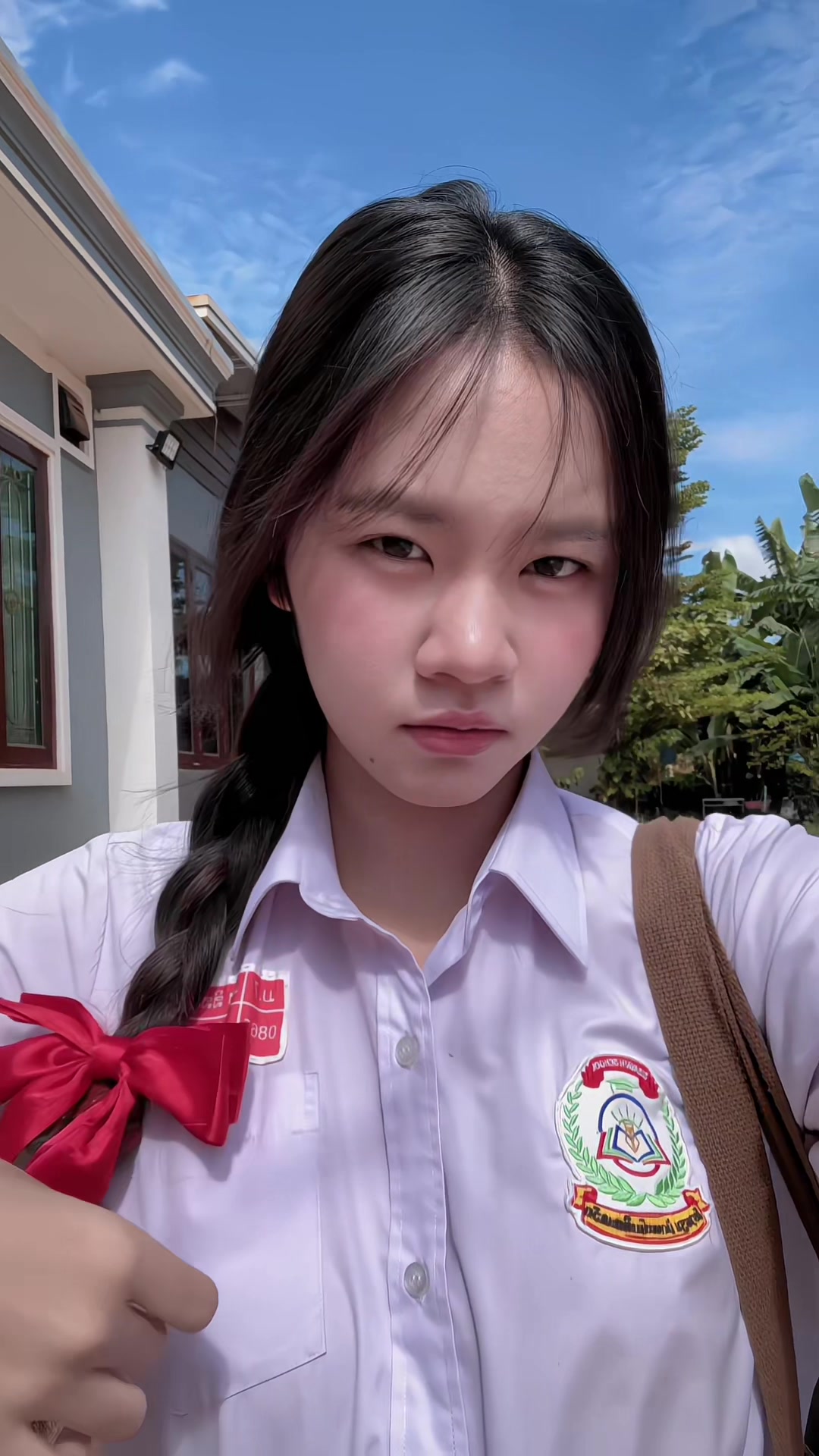 @ລາດີ້
