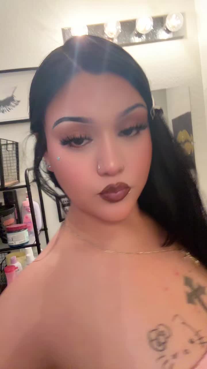 @𝔑𝔬𝔱𝔰𝔬𝔰𝔪𝔦𝔩𝔢𝔶 🙃