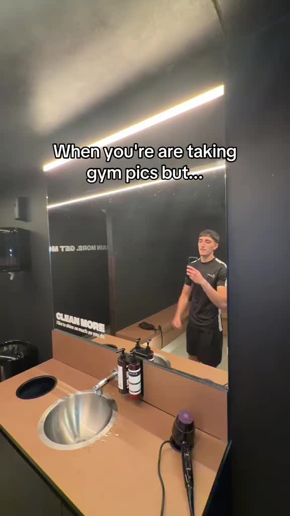 @𝓤𝔃𝔃𝓲シ