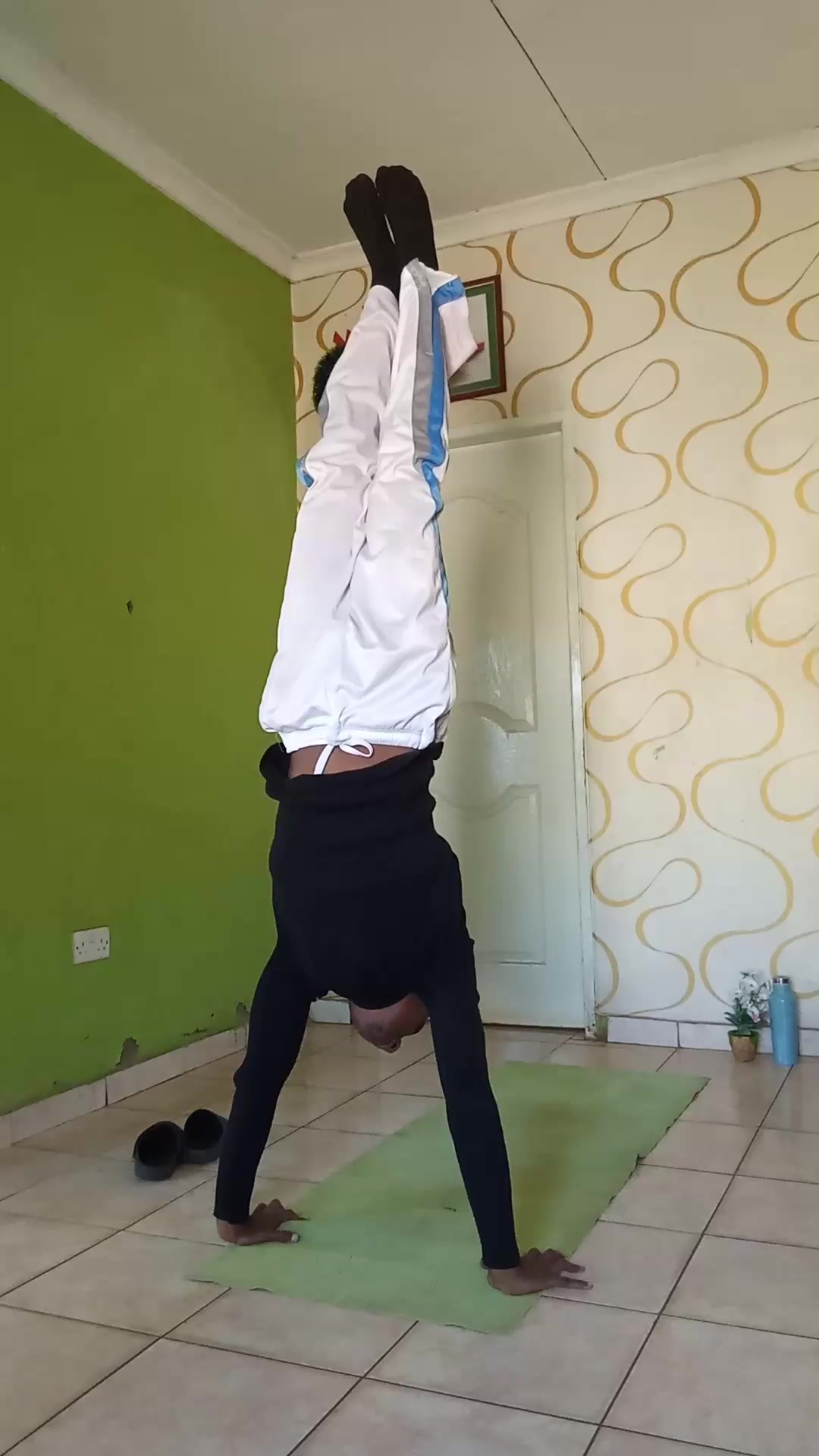 @Praise🕸️
