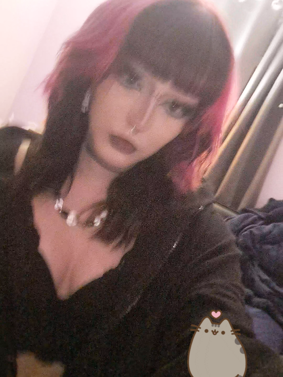 @Nat 🖤🦄