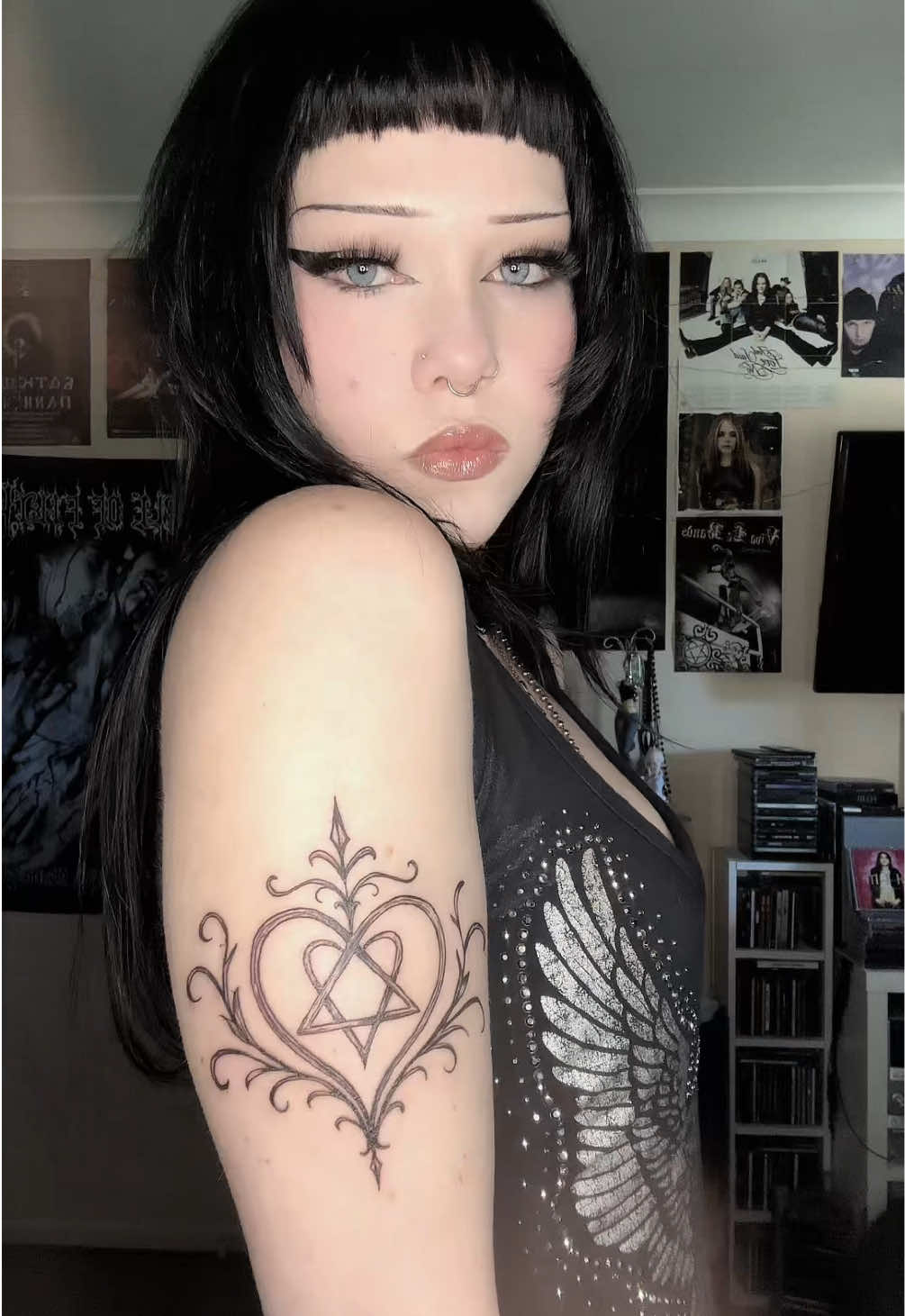 @Emily🦇🖤