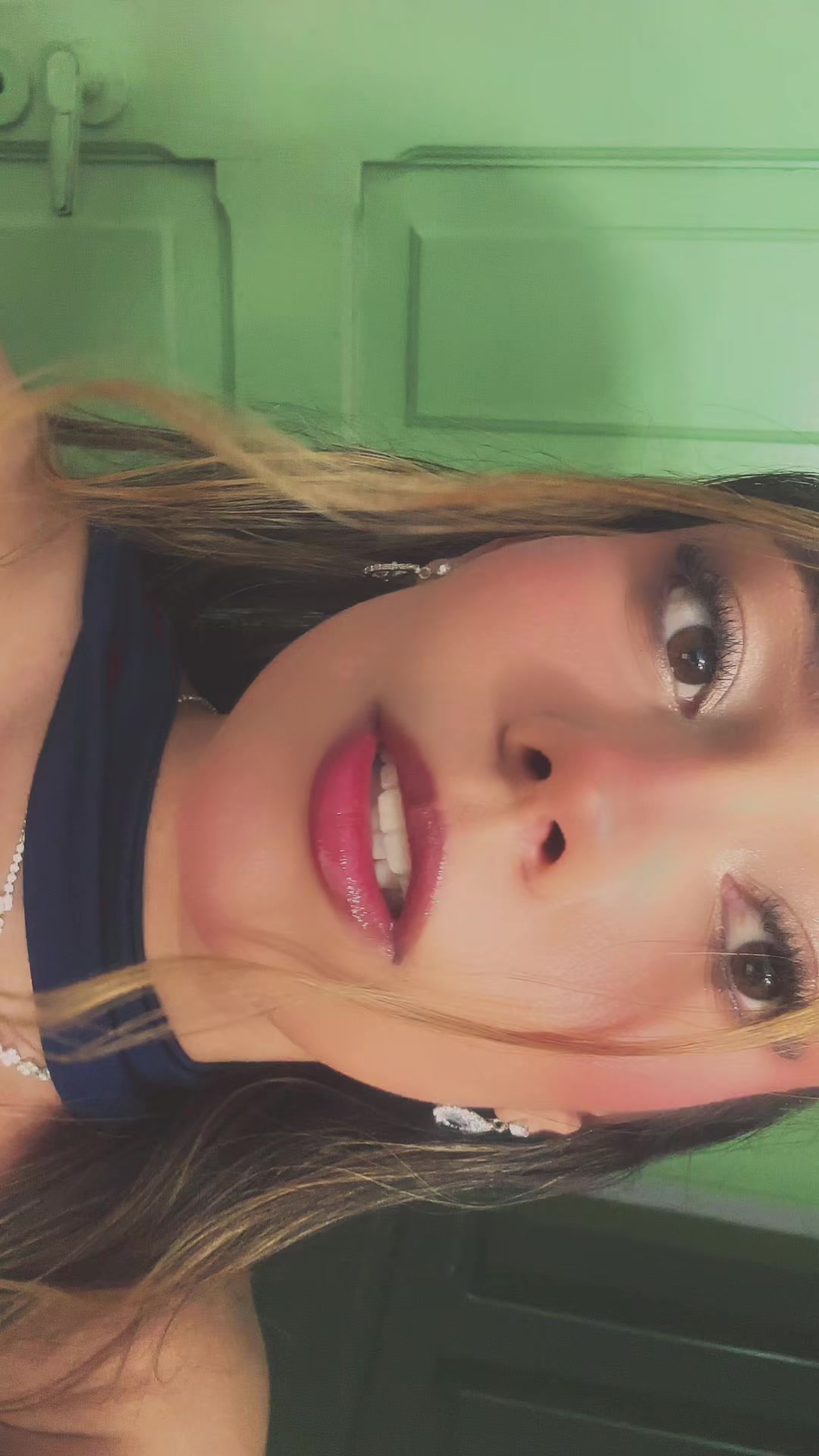 @tha&iacute;sa s saraiva