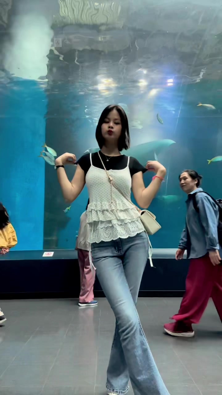 @YuNandarMyint-ယုနန္ဒာမြင့်