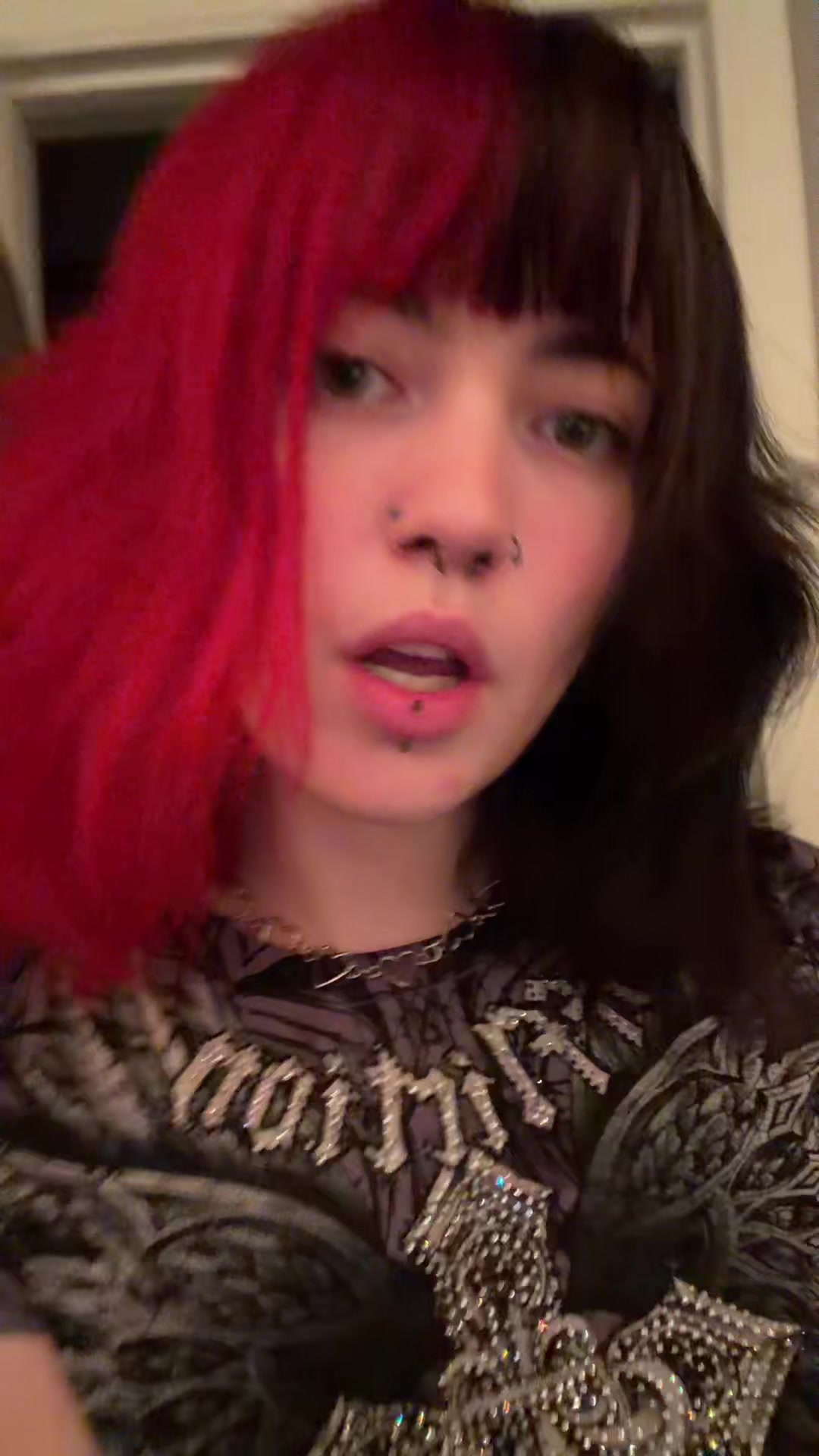 @Lil Bug🖤🍄
