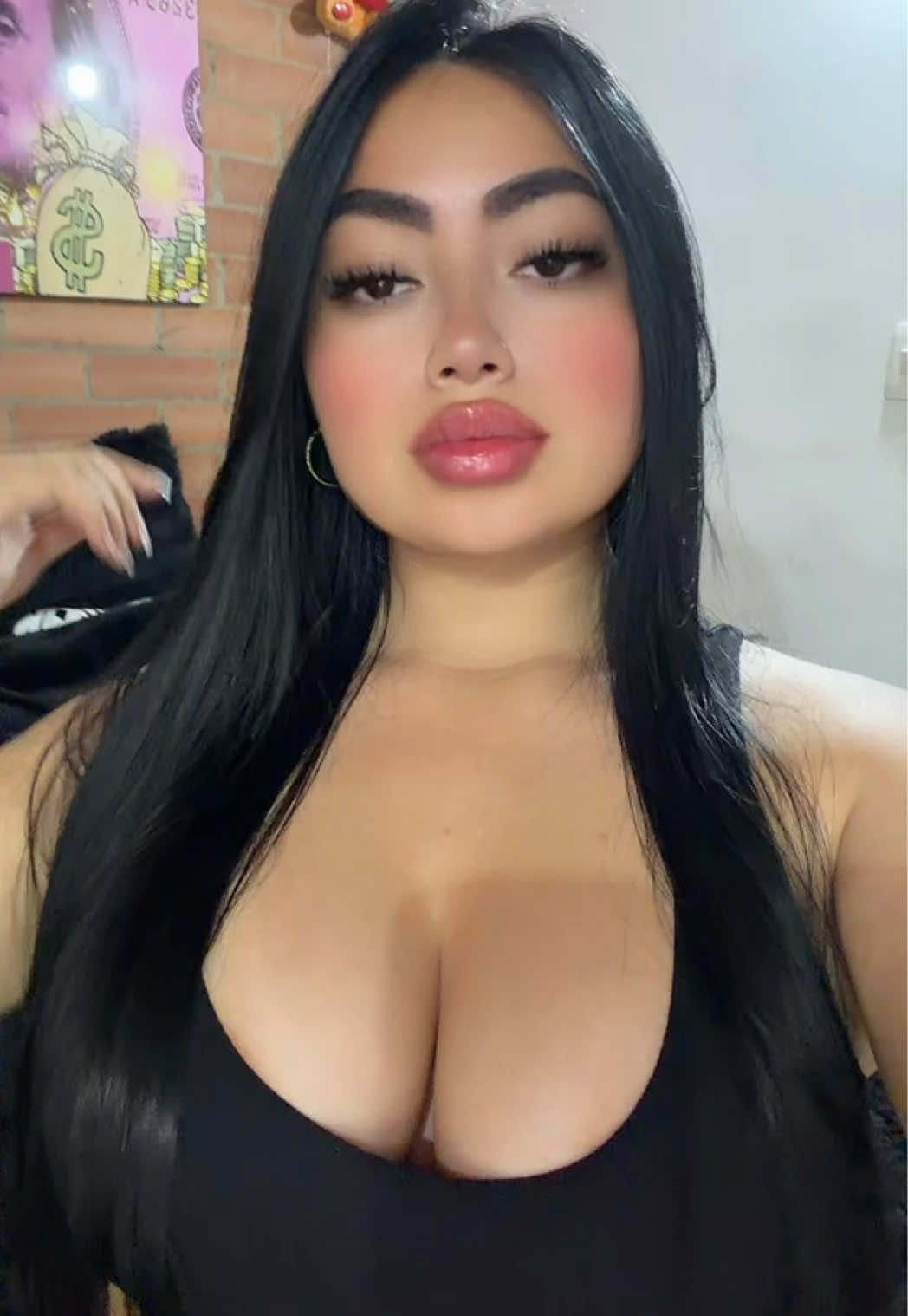 @VALENTINA♡.