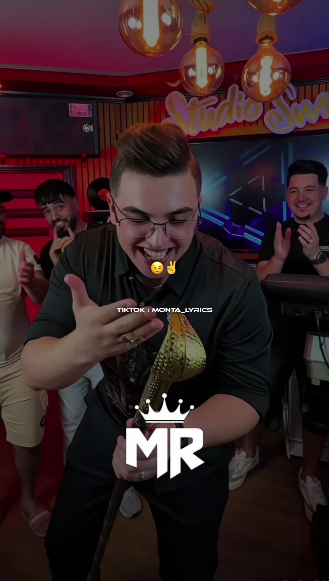 @𝙈𝙤𝙣𝙩𝙖 𝙇𝙮𝙧𝙞𝙘𝙨 🥇