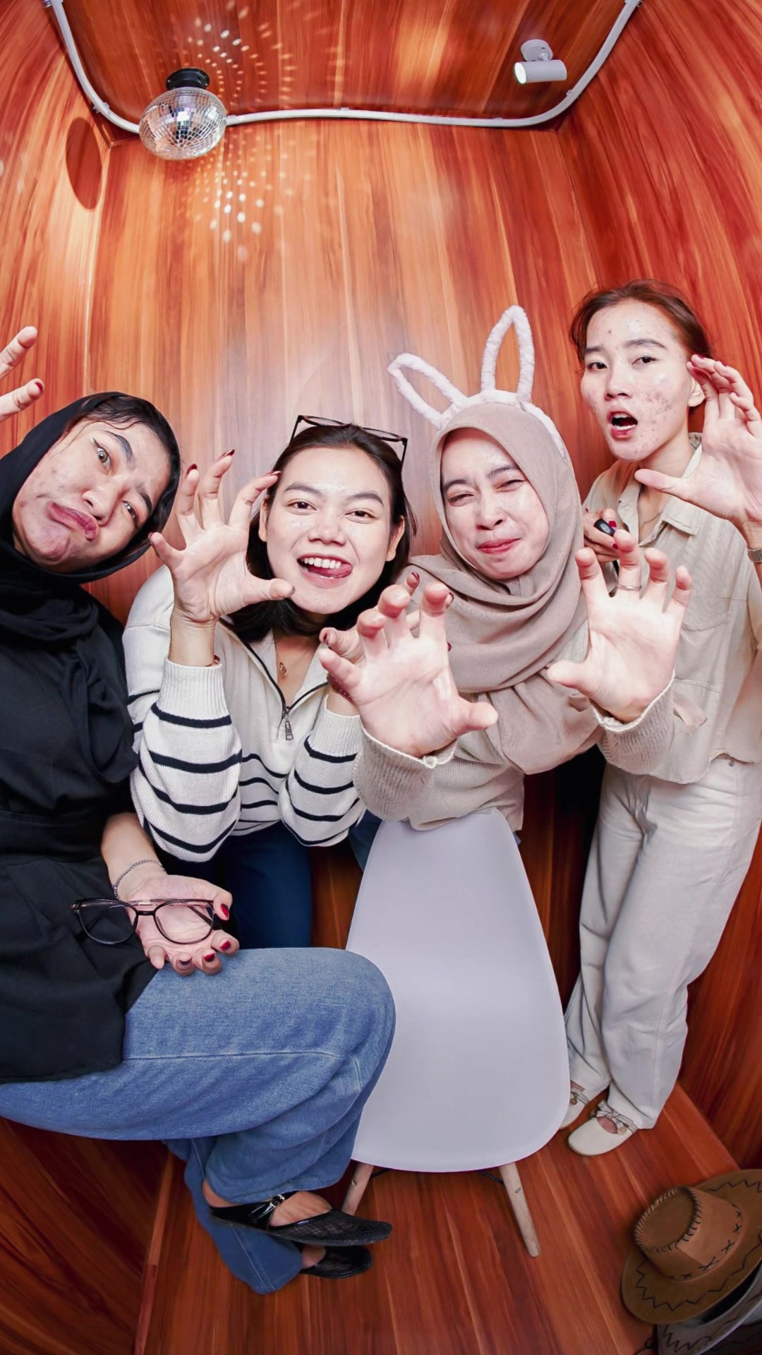 @Leo motret studio