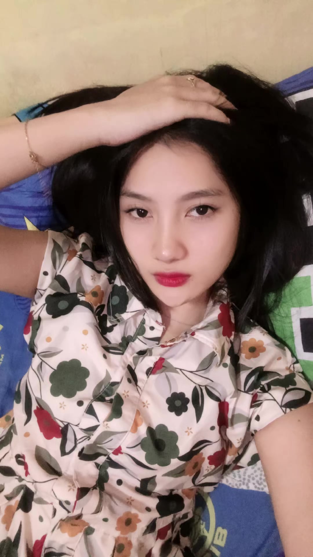 @Dari Kontak Anda
