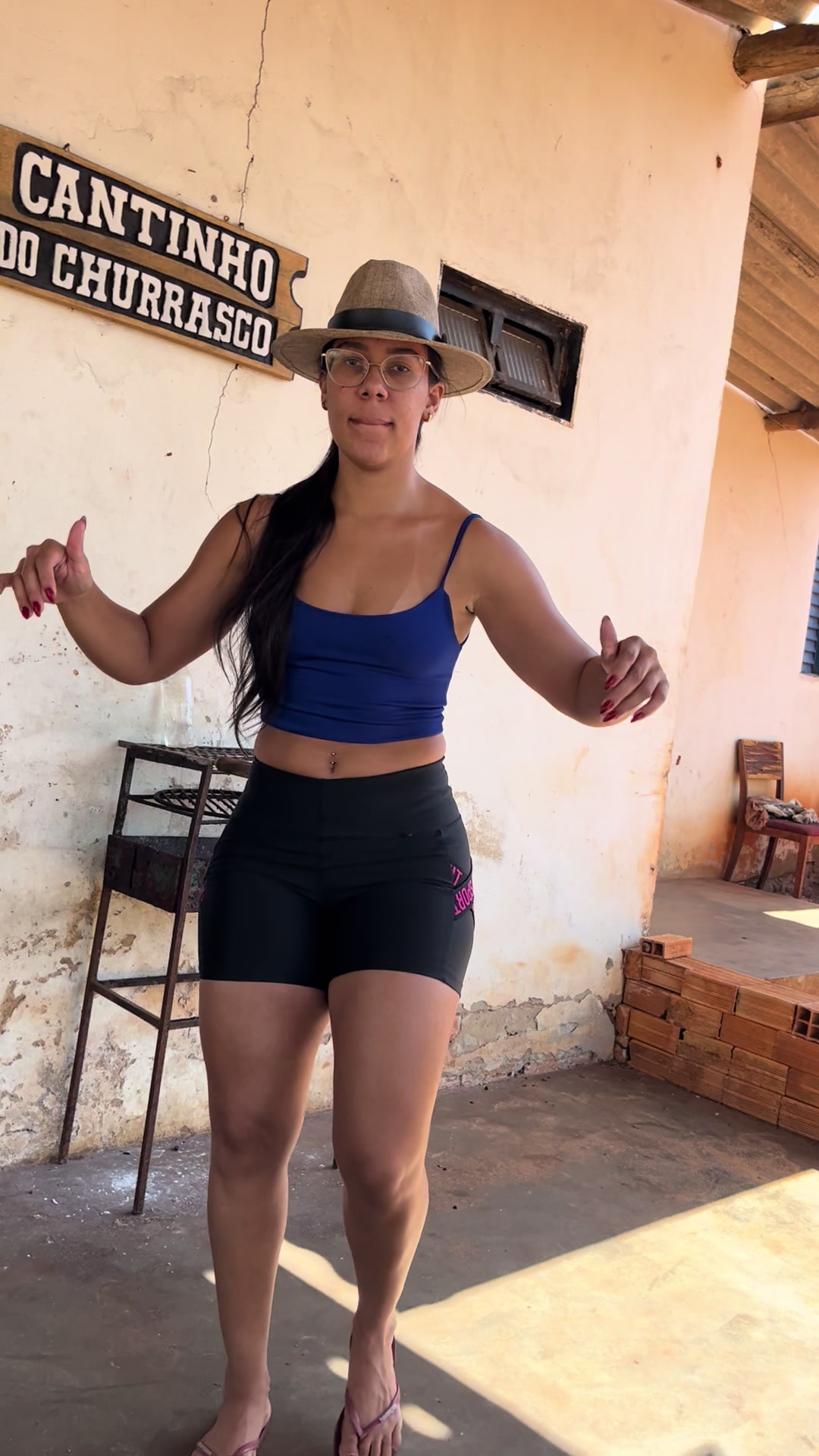 @larissaqueiroz