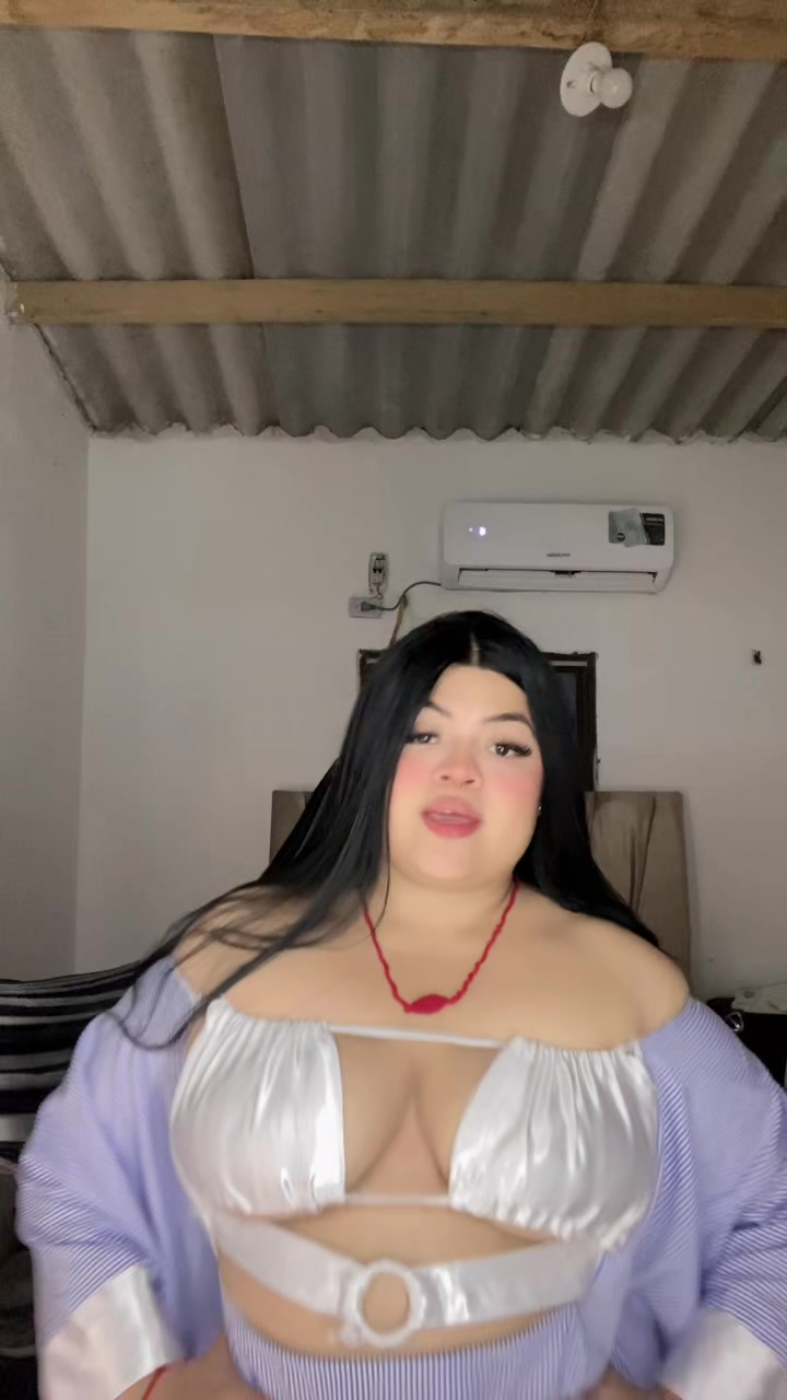 @Elenabrachocambar