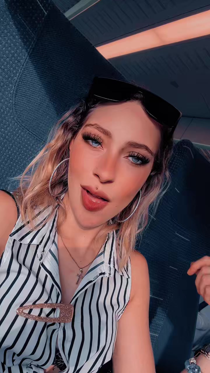 @Claudia🖤