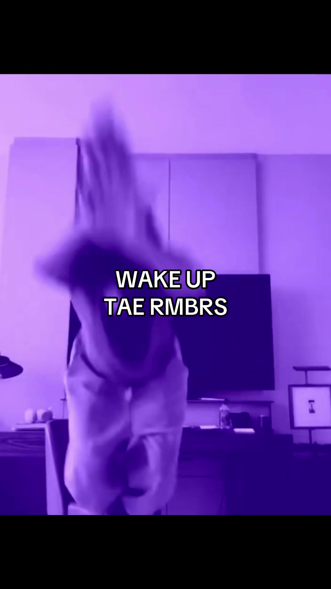 @moonchild⁷ i hi5 Jin😭💜