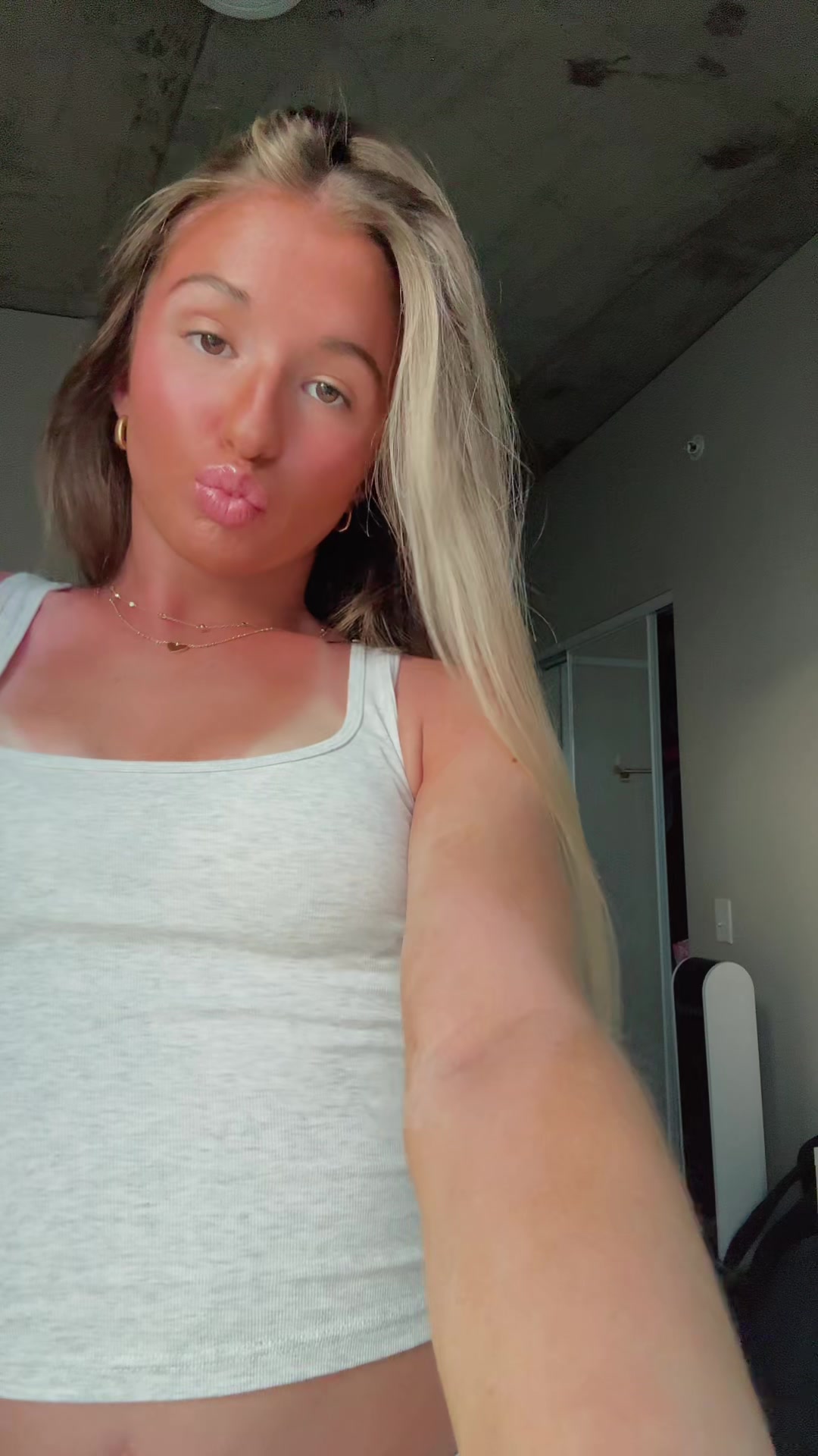 @bella
