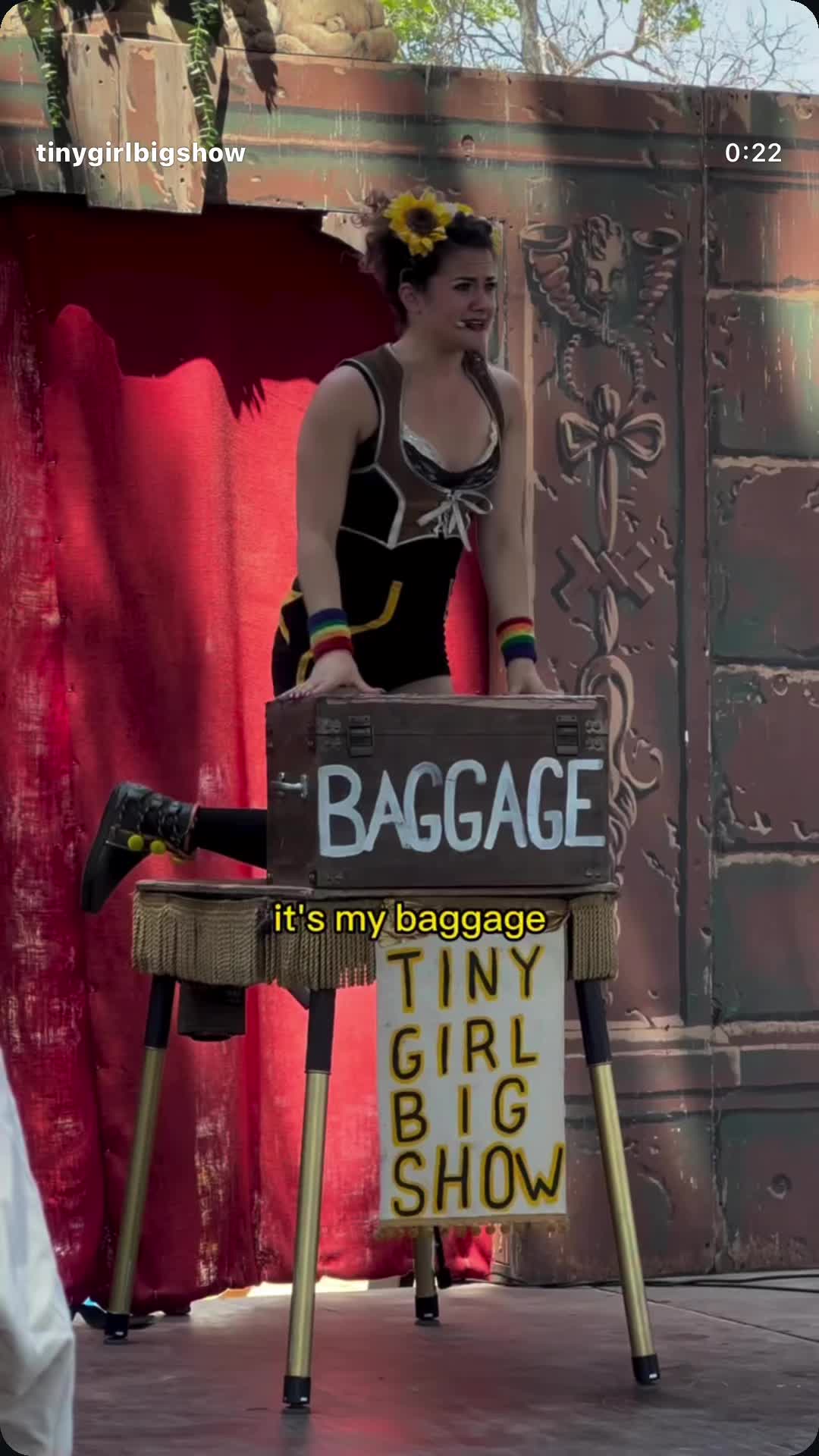 @Tiny Girl Big Show