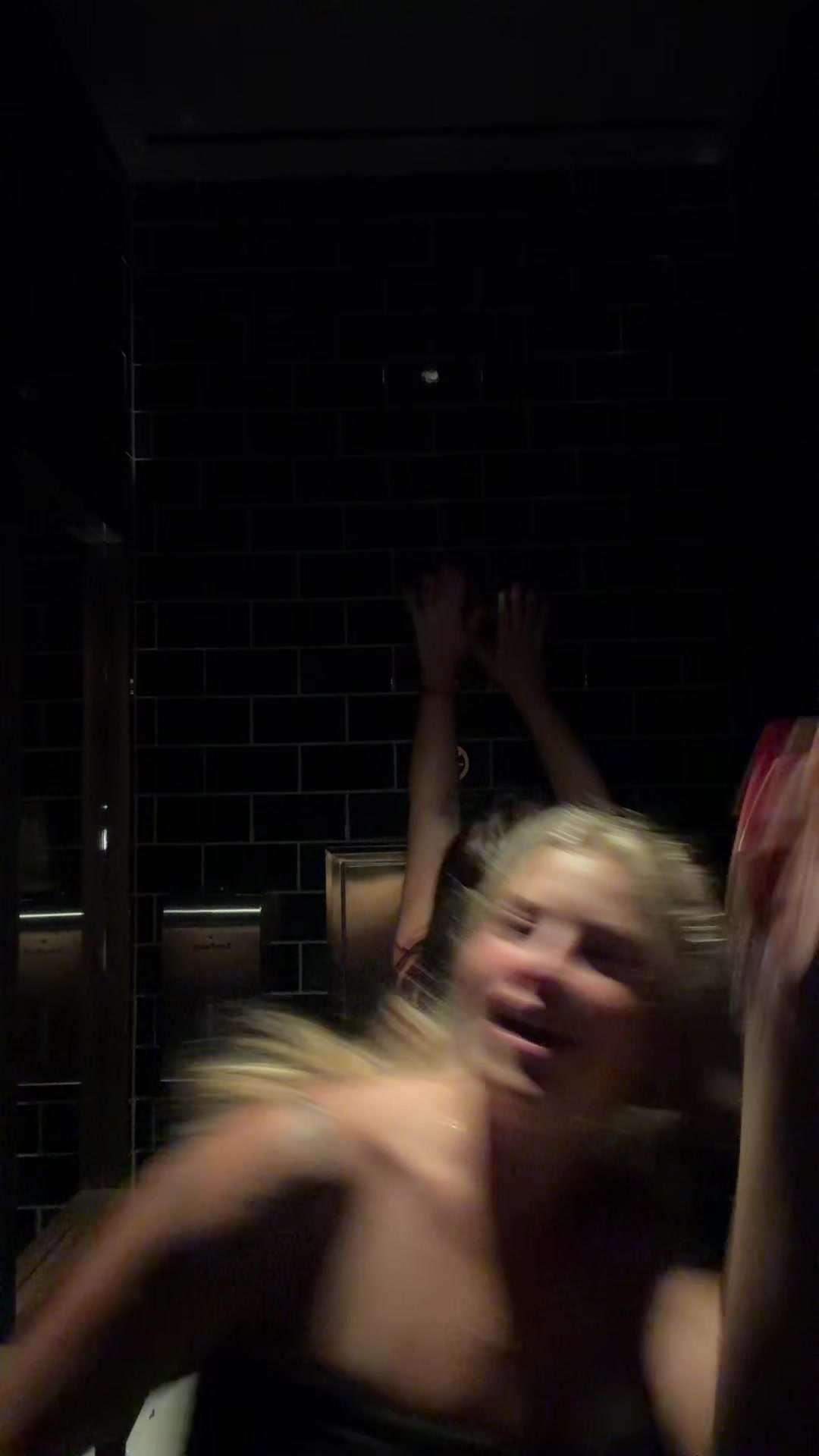 @kirstimendezz
