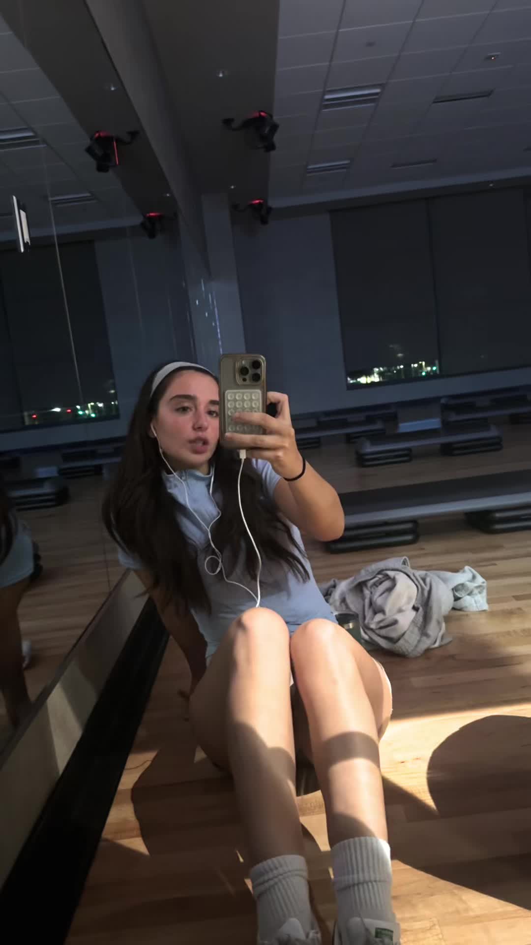 @bella fernandes