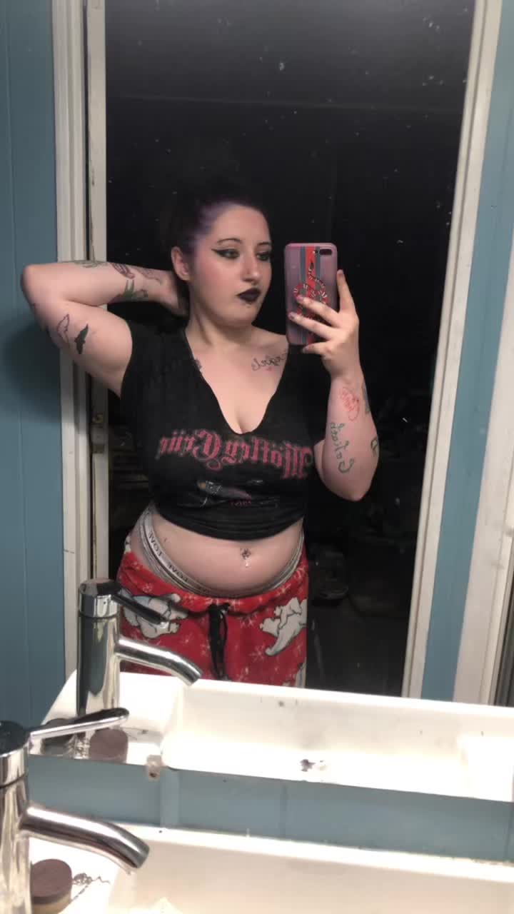 @🧛🏻&zwj;♀️𐕣 𝒜𝓃𝓃𝒶 𐕣🦇