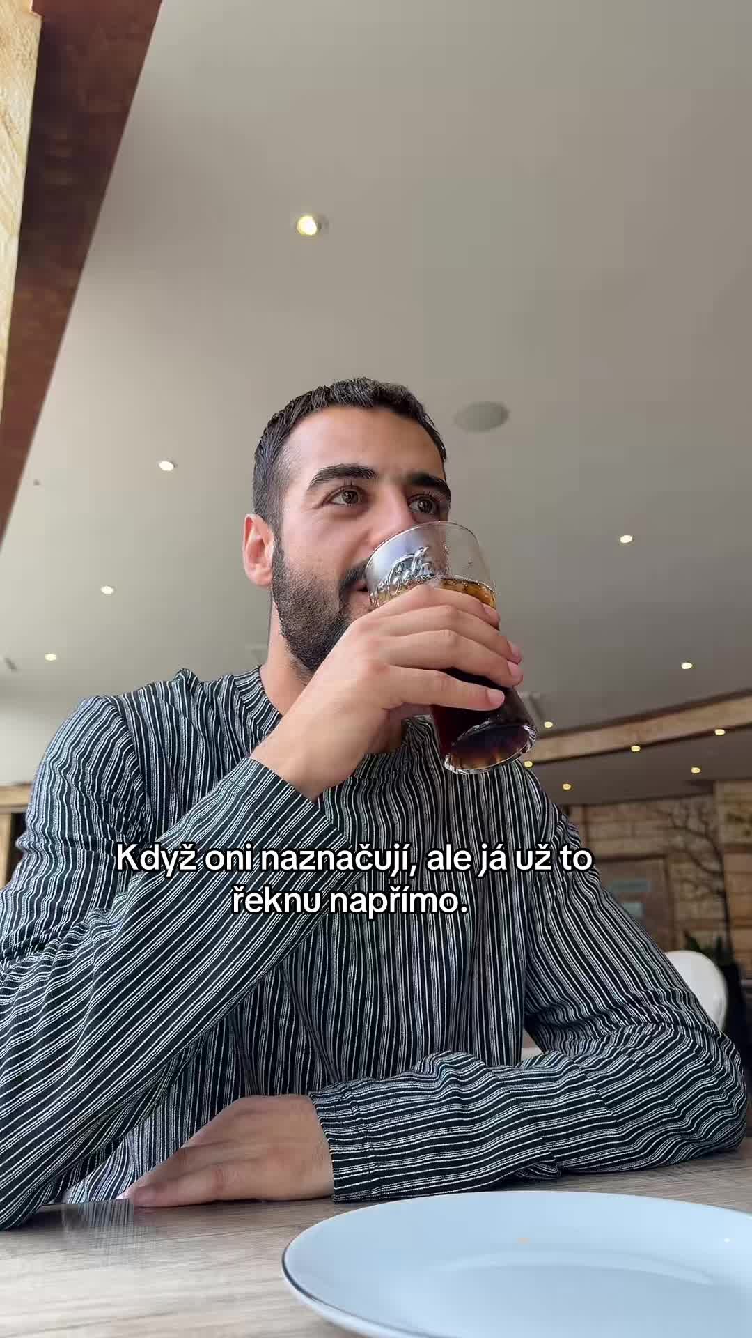 @ꓘB