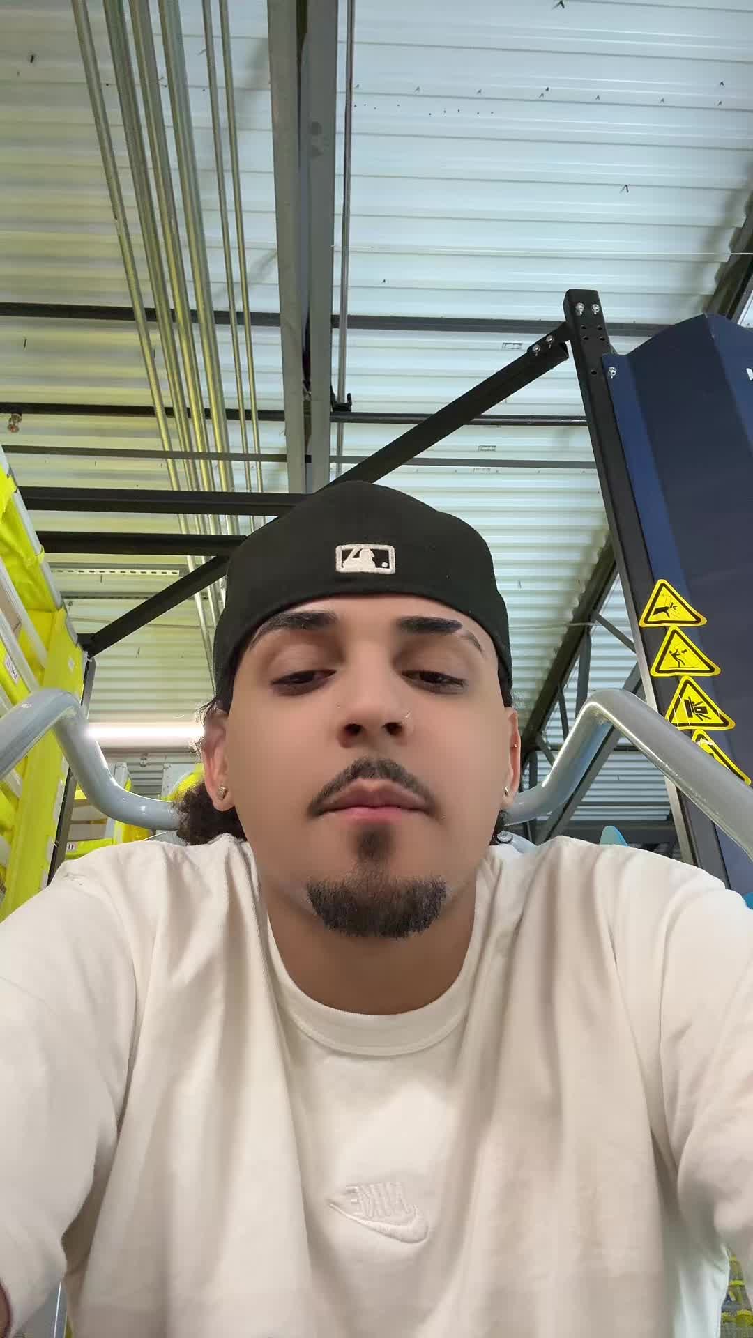 @ANYELO 🌬️🦀