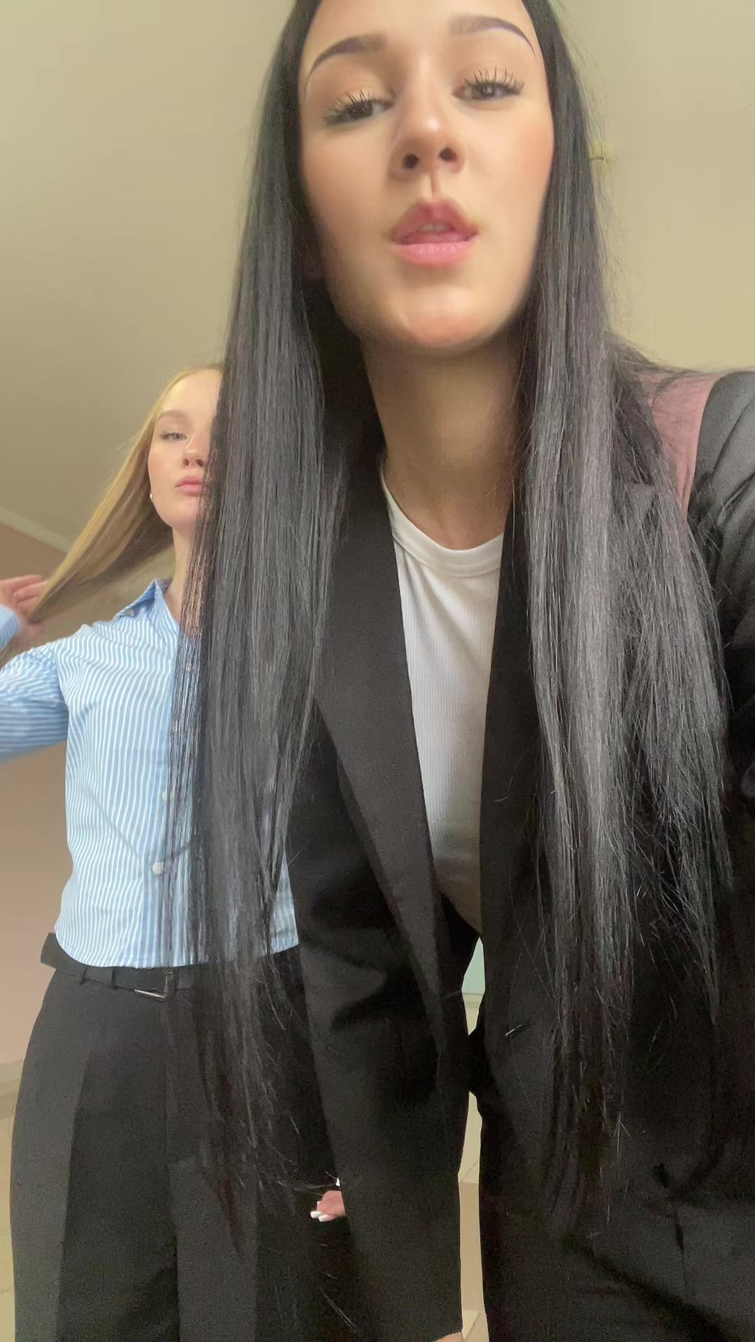 @брюнетка