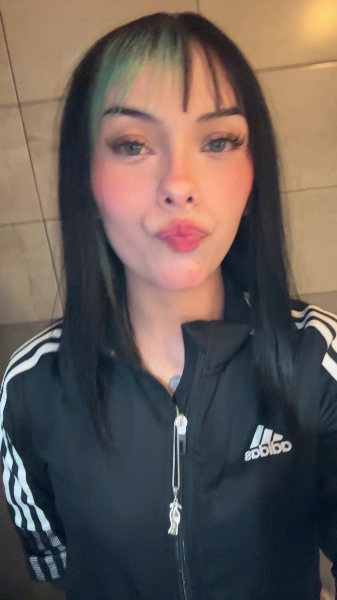 @SkinnyGhostiee🧛🏻&zwj;♀️