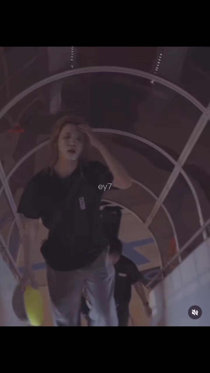 @iridescent⁷