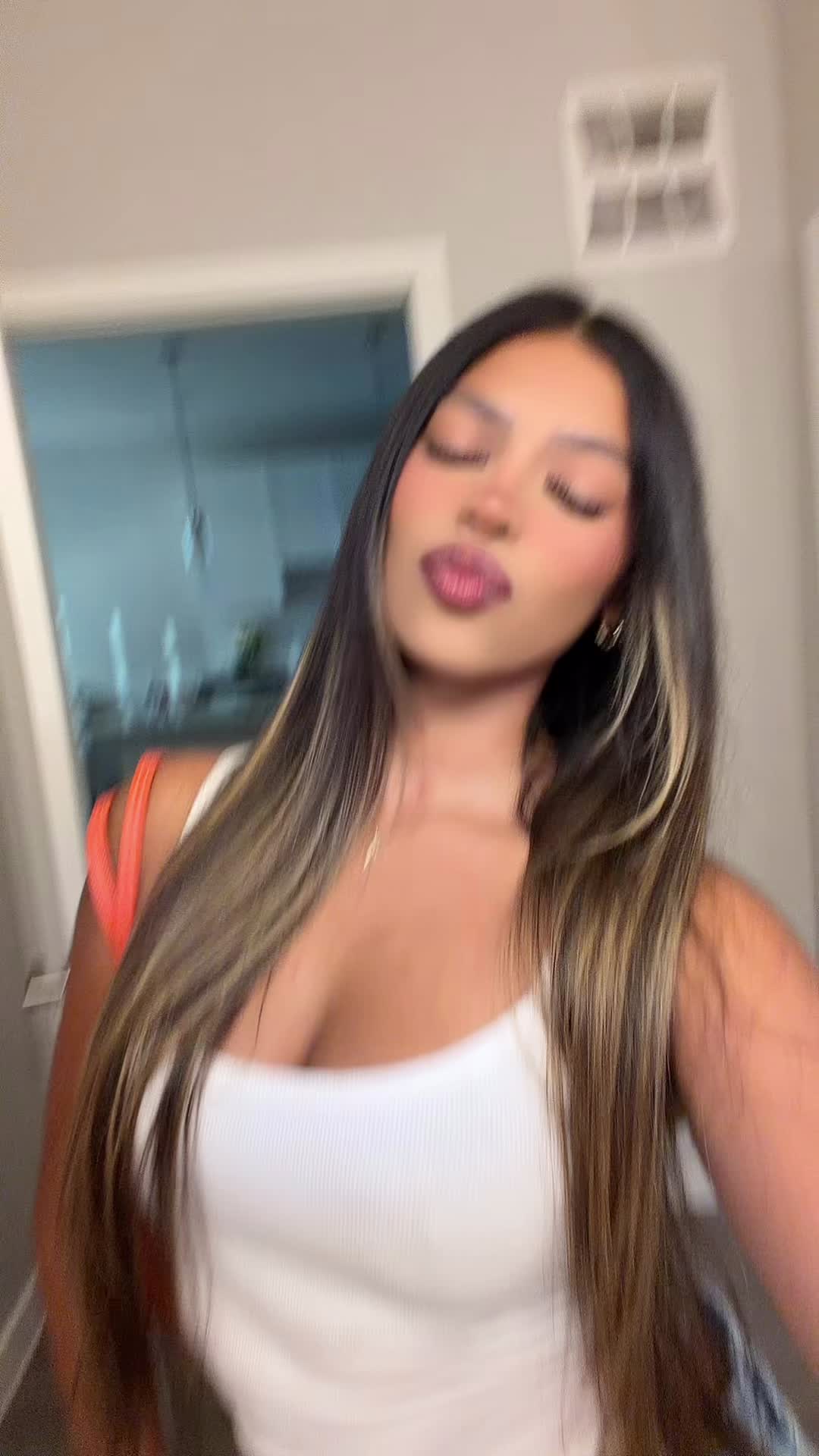 @Isela
