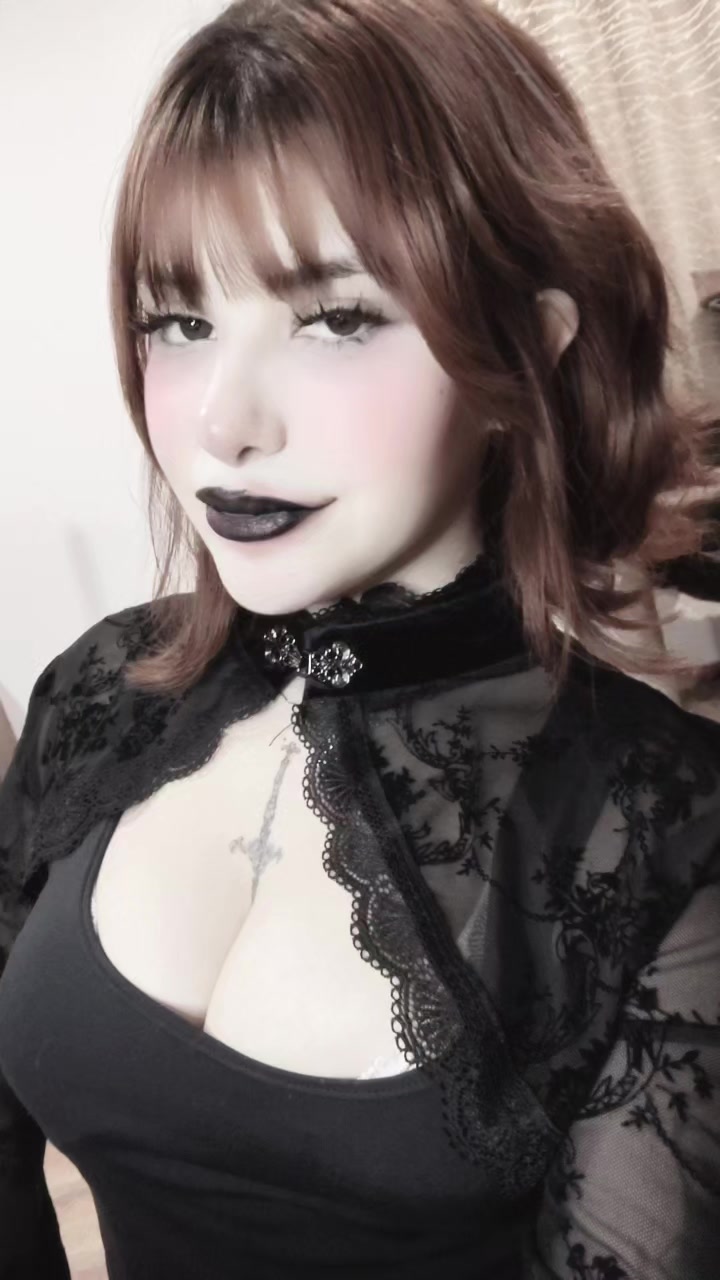 @Lilly Goth 🕷️