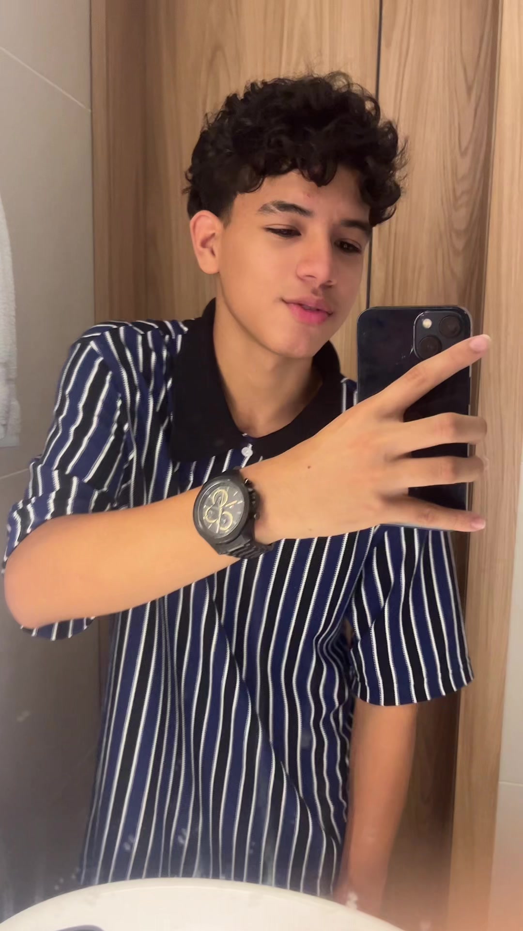 @Kleider Amv🤴🏻🌇