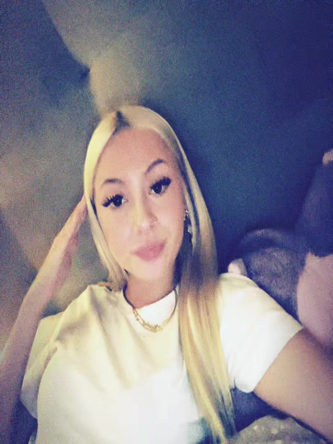 @•