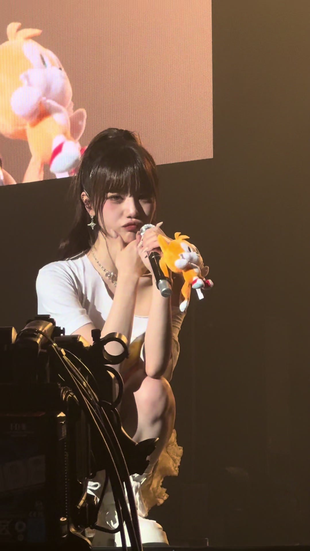 @モモ