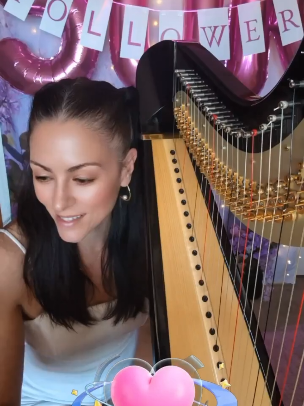 @hillarytheharpist