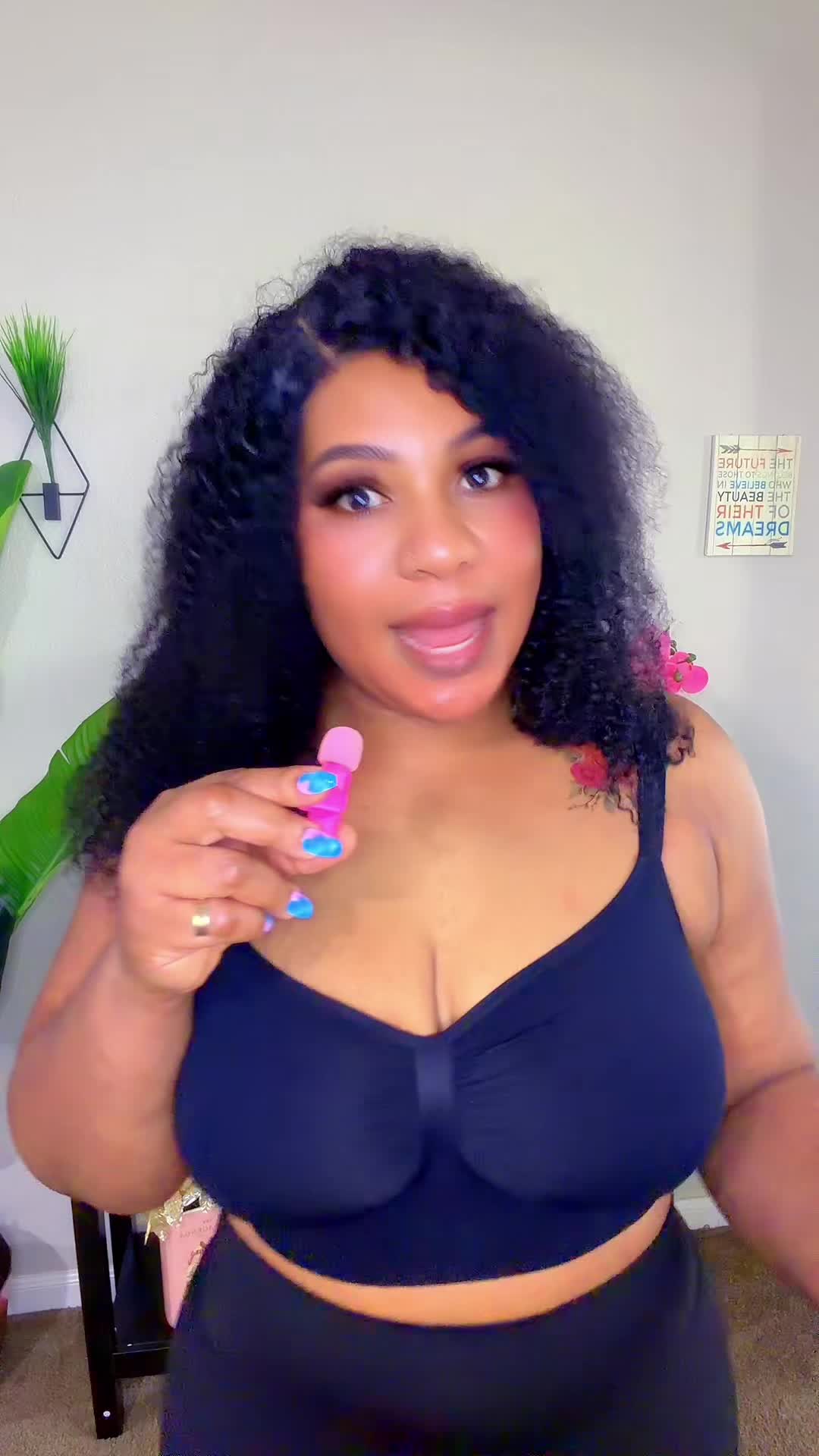 @LolaTokfinds