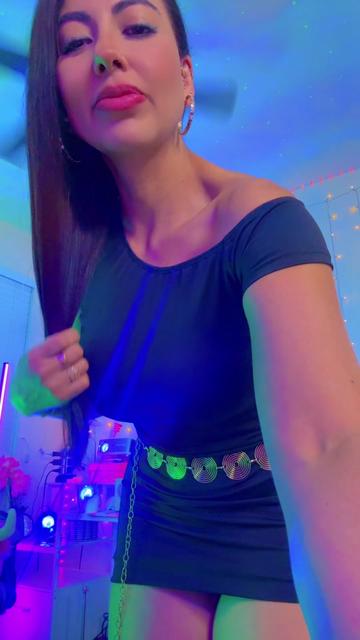 @Marce 29 la reina 👑