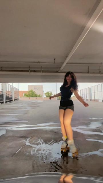 @Jada - Roller Dance Burlesque