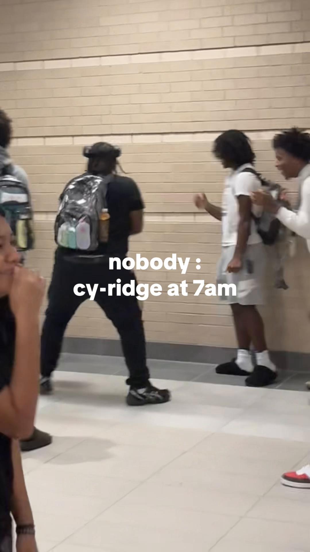 @⃟