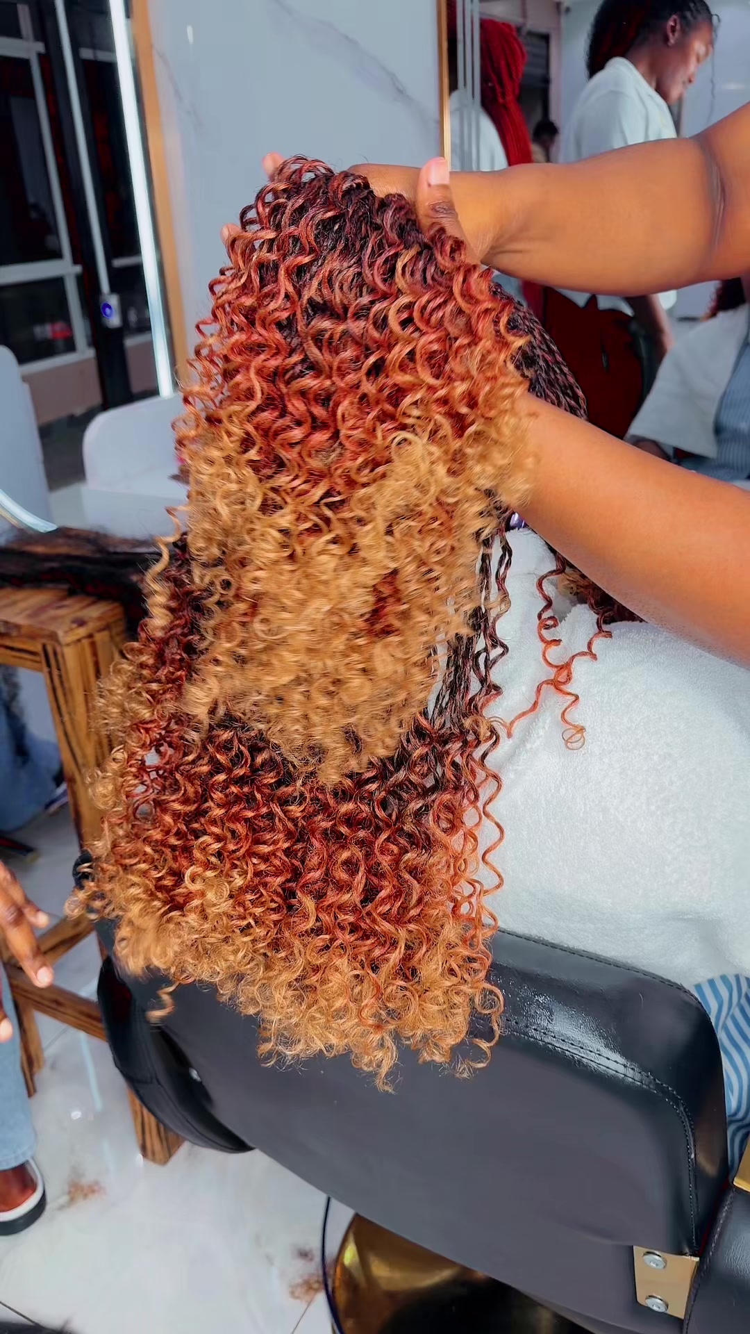 @GEECURLY SALON