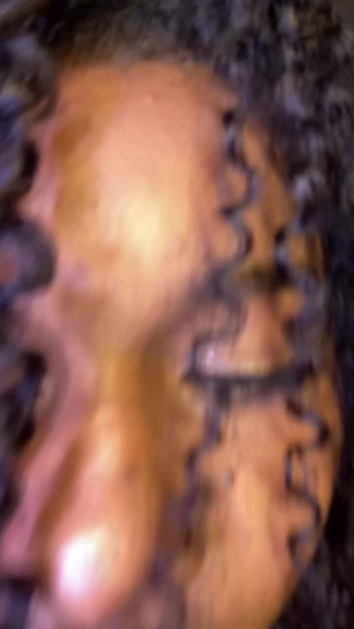 @Jhenife_