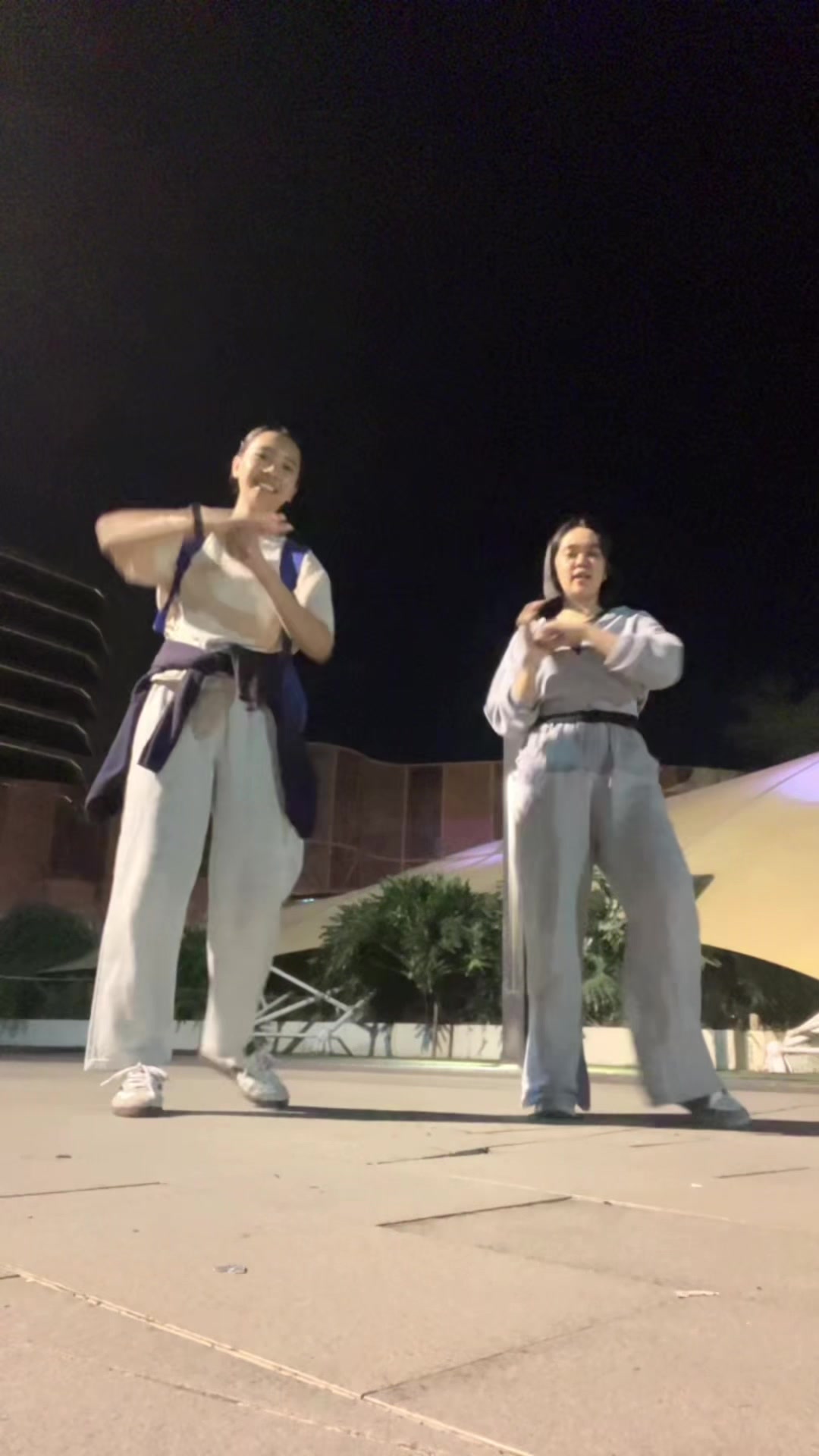 @sukabiscof