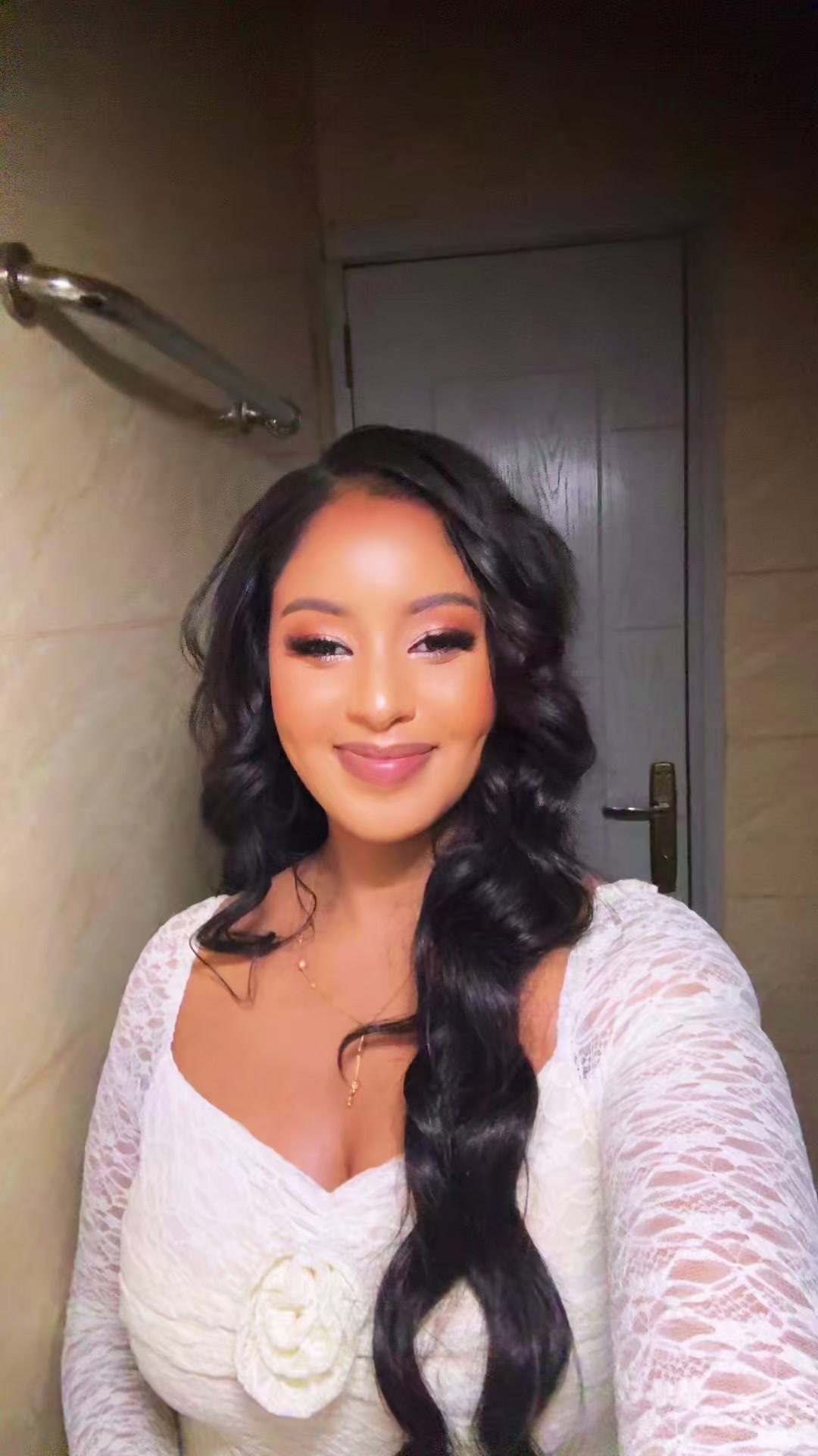 @Bella (እ-ኑ)