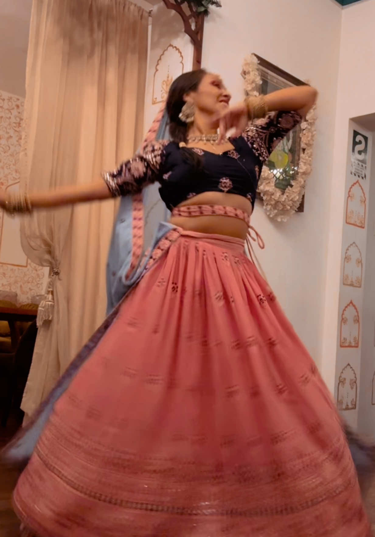 @✨Anju 💜 | Bollywood✨