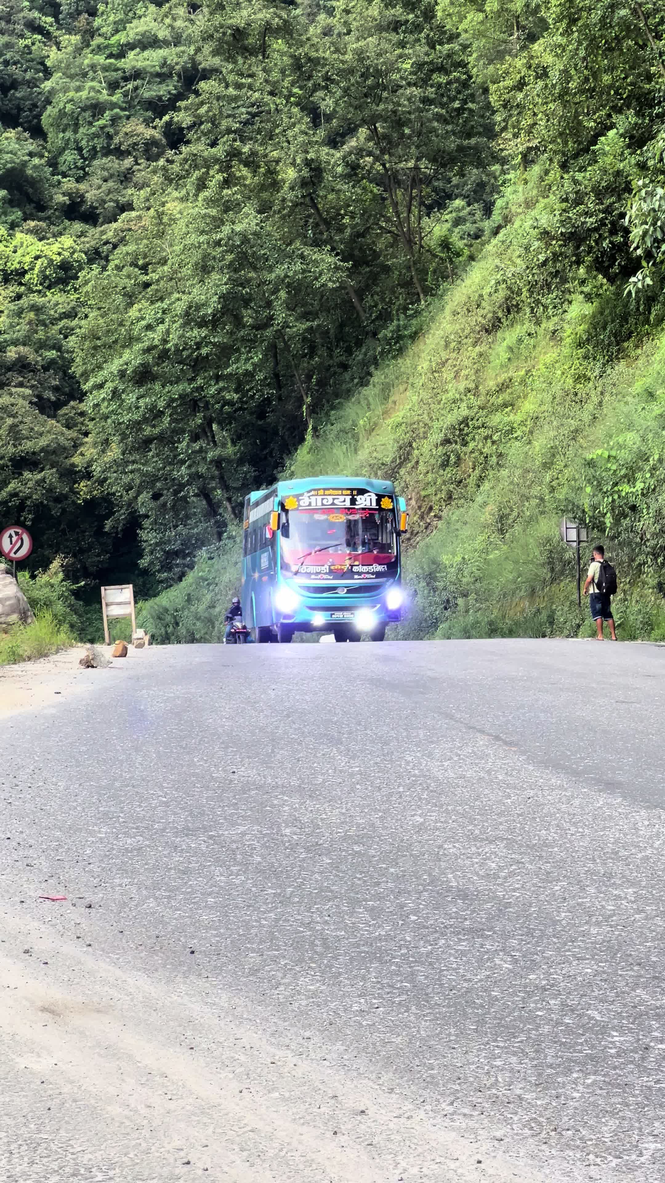 @Deluxe Bus Of Nepal🇳🇵🇳🇵