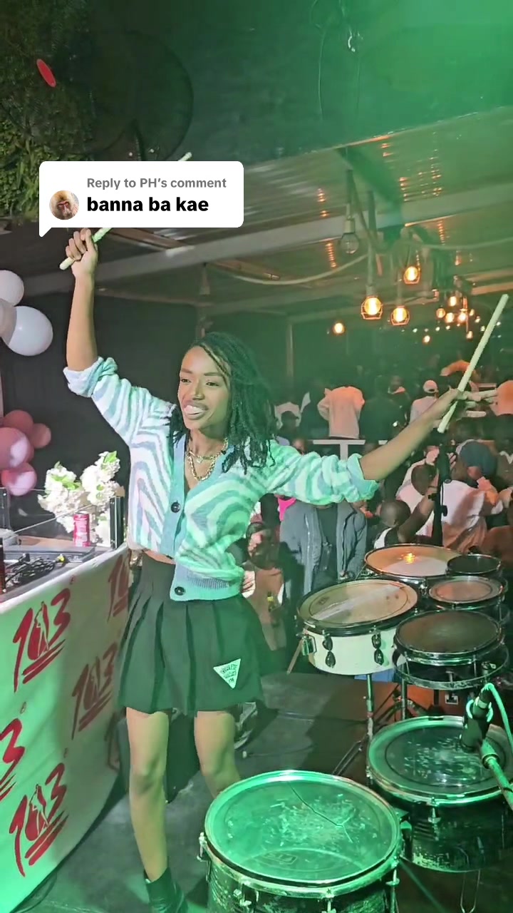 @King Rue 👸🥁