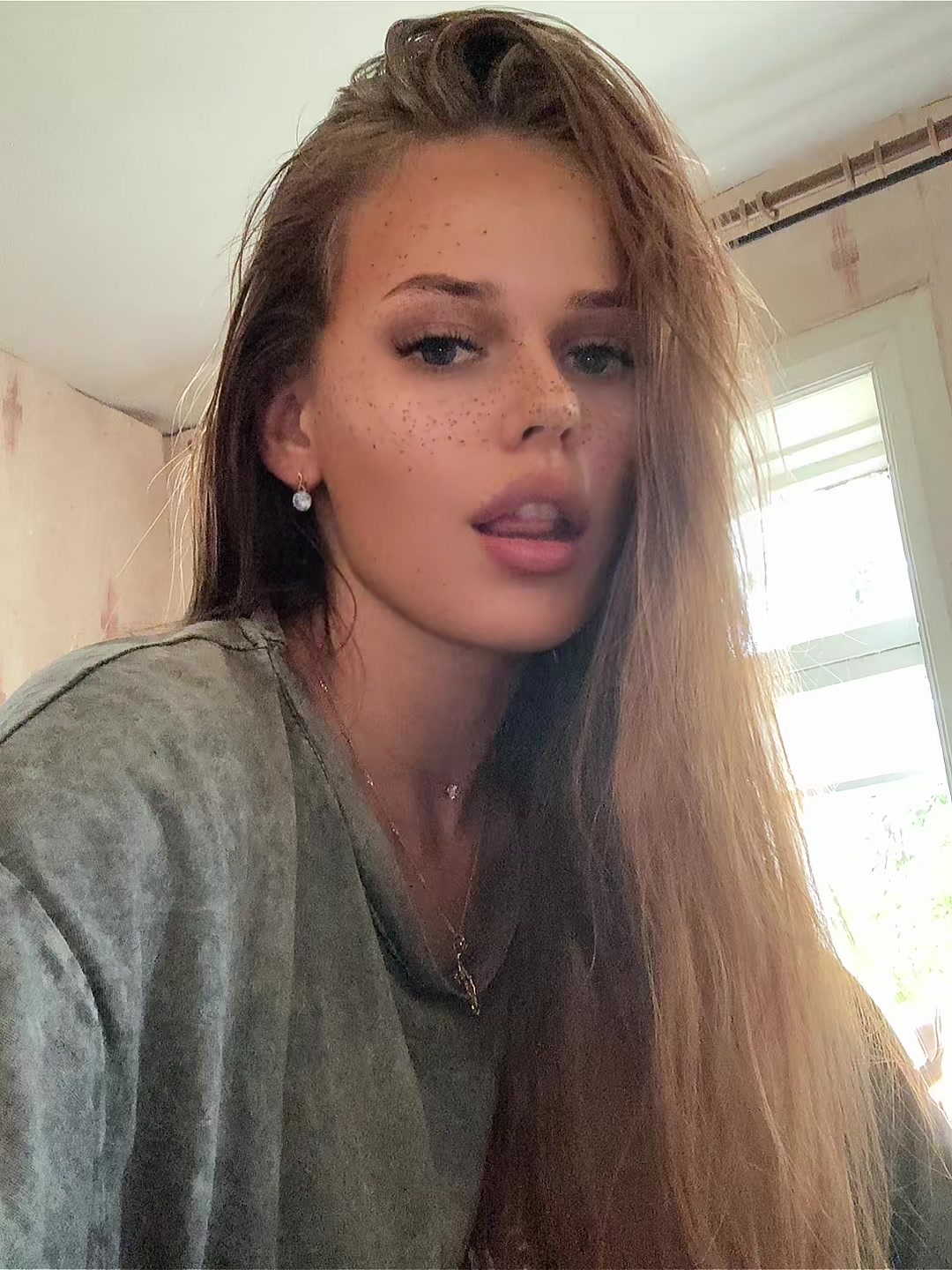 @𝓚𝓻𝓲𝓼𝓽𝓲𝓷𝓪 𝓡𝓸𝓰𝓪𝓷𝓸?